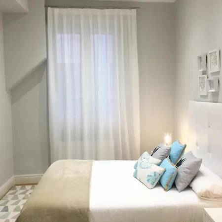 Amplio Y Confortable En El Casco Viejo Con Parking Privado