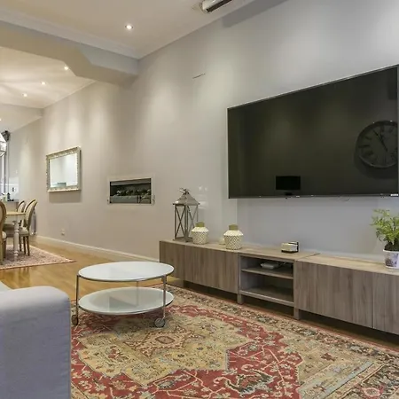 Amplio Y Confortable En El Casco Viejo Con Parking Privado *