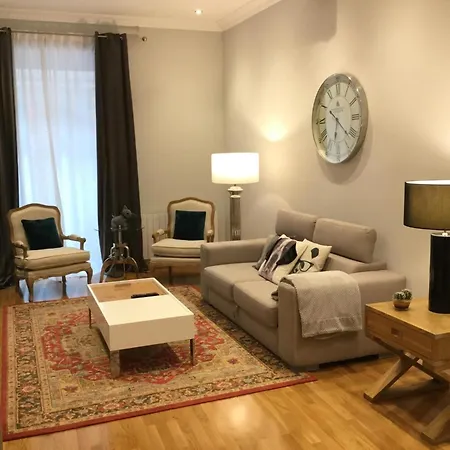 Amplio Y Confortable En El Casco Viejo Con Parking Privado