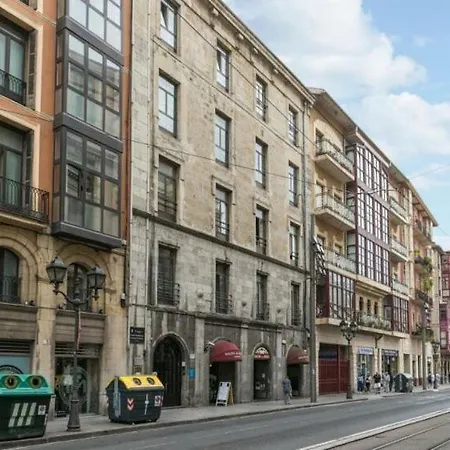 Amplio Y Confortable En El Casco Viejo Con Parking Privado Bilbao