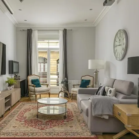 Amplio Y Confortable En El Casco Viejo Con Parking Privado Bilbao